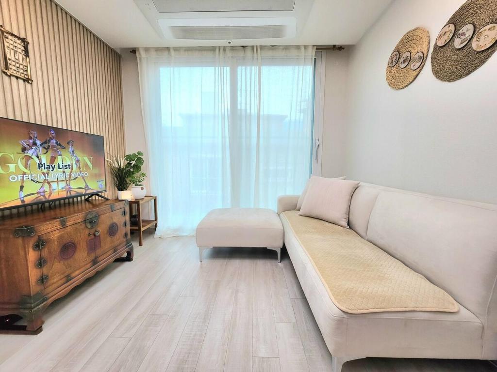 Χώρος καθιστικού στο Airport 304