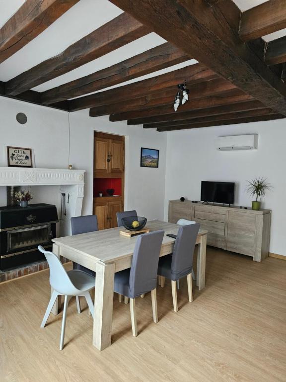 Et tv og/eller underholdning på Gîte entre vigne et loire Sancerre