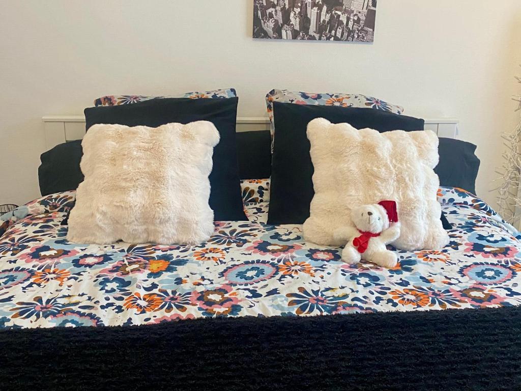 Postel nebo postele na pokoji v ubytování Studio Moderne Tout équipé Wifi - Parking gratuit - Proche de la Nature