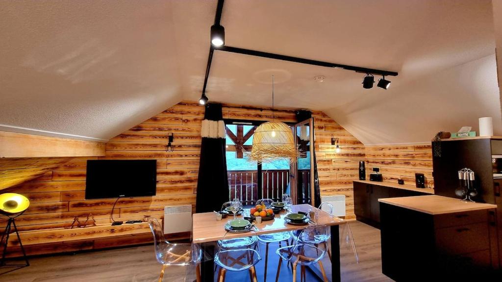 Μια τηλεόραση ή/και κέντρο ψυχαγωγίας στο Le Loticeja