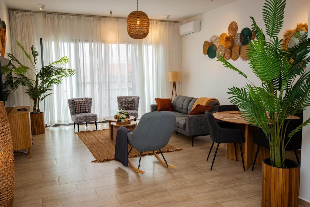 Χώρος καθιστικού στο Luxury Apartment with a View