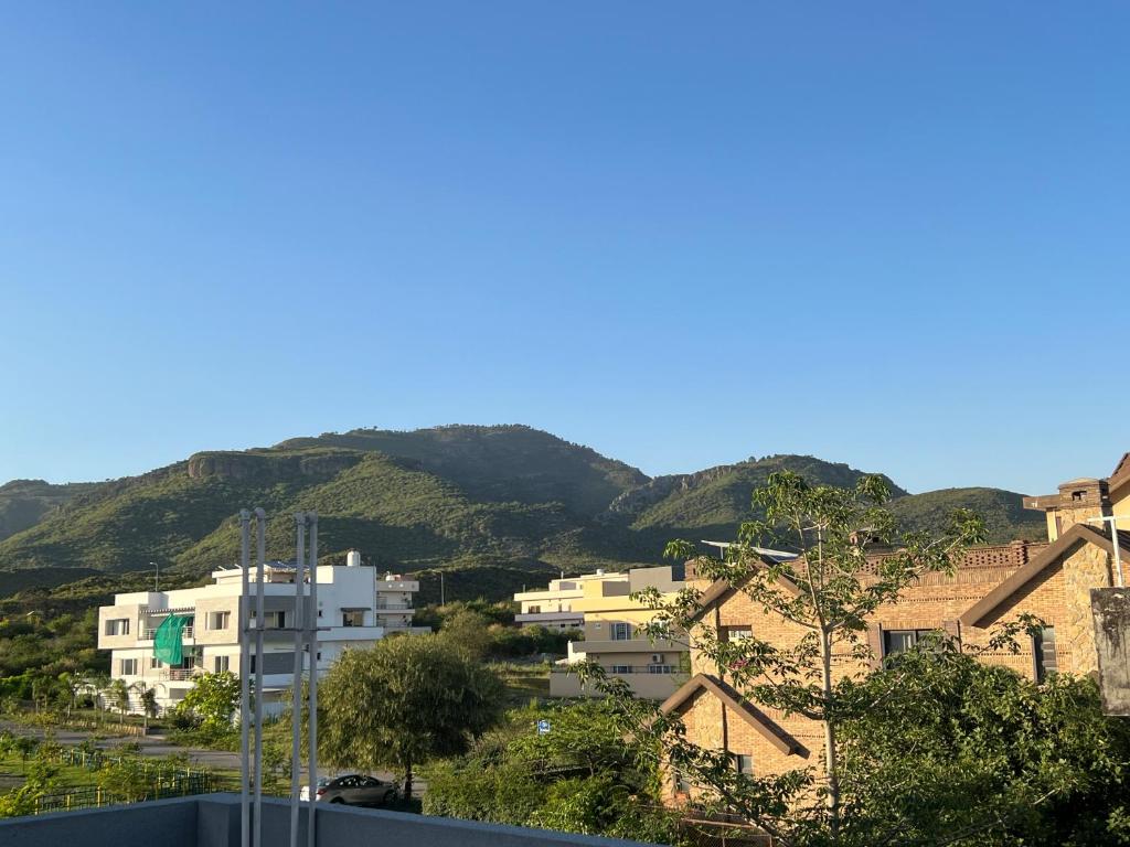 Nespecifikovaný výhled na hory nebo výhled na hory při pohledu z vily