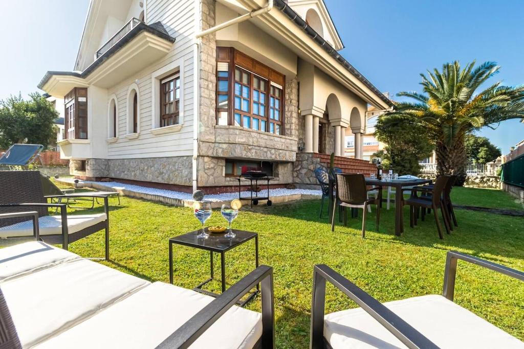 Vườn quanh Chalet con Jardín junto a la Playa de Berria