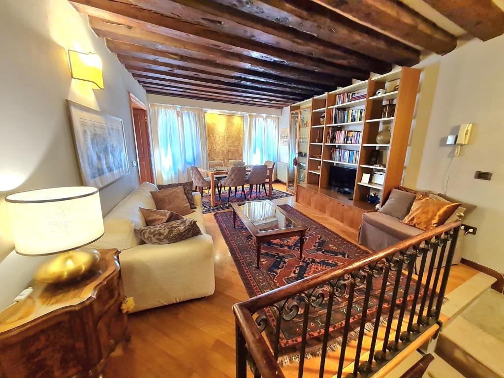 a living room with a couch and a table at Allegretto Rialto in Venice