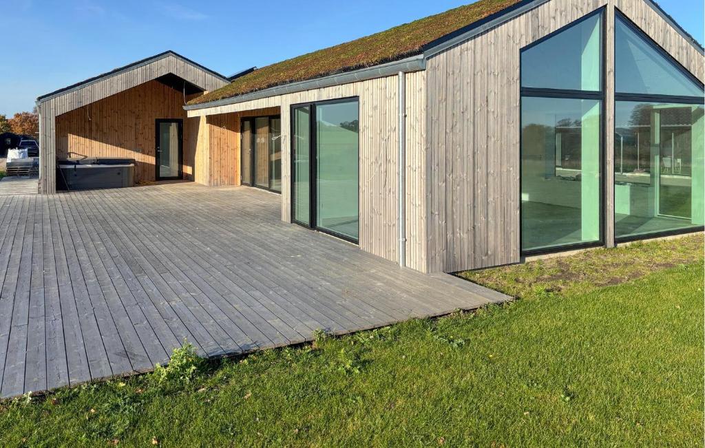 El edificio en el que está la casa vacacional