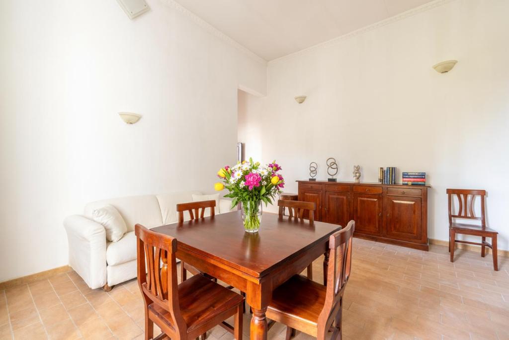 Φωτογραφία από το άλμπουμ του Piramide Maison-Rustic Elegance in Rome στη Ρώμη