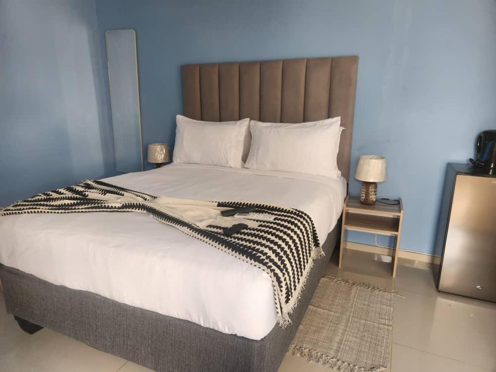 Ένα ή περισσότερα κρεβάτια σε δωμάτιο στο Luxe Residence Guest House