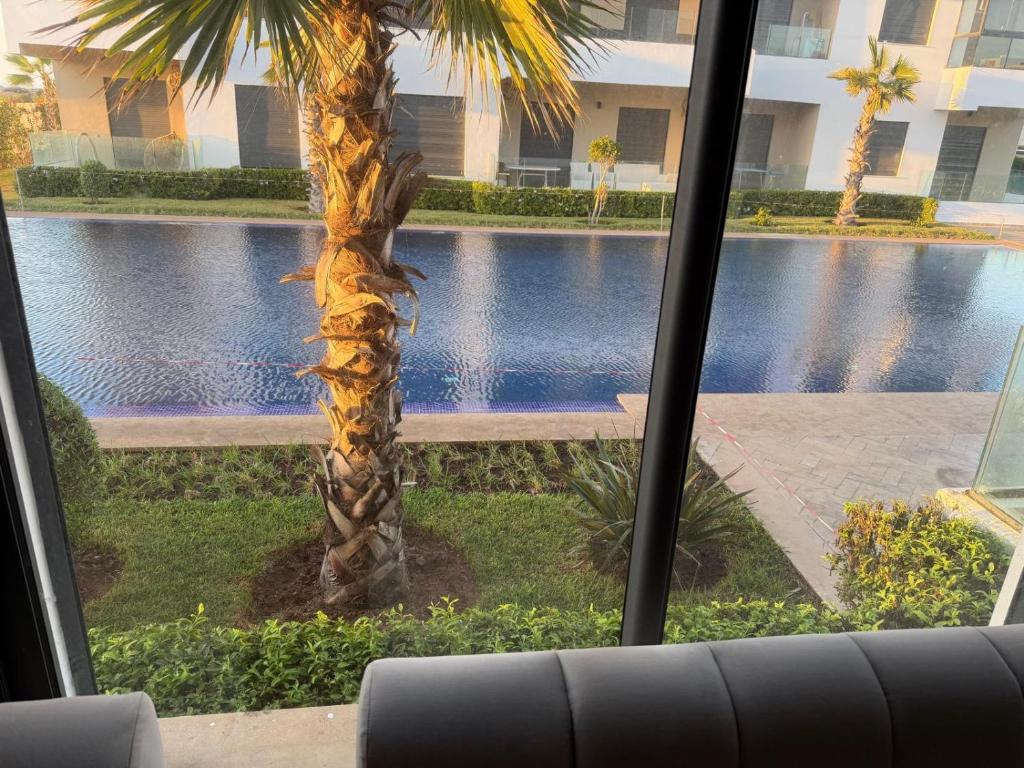 Bazén v ubytování Superbe appartement 120 mc, Plage à pieds, 3 piscines & calme garanti - Sidi Rahal Plage nebo v jeho okolí