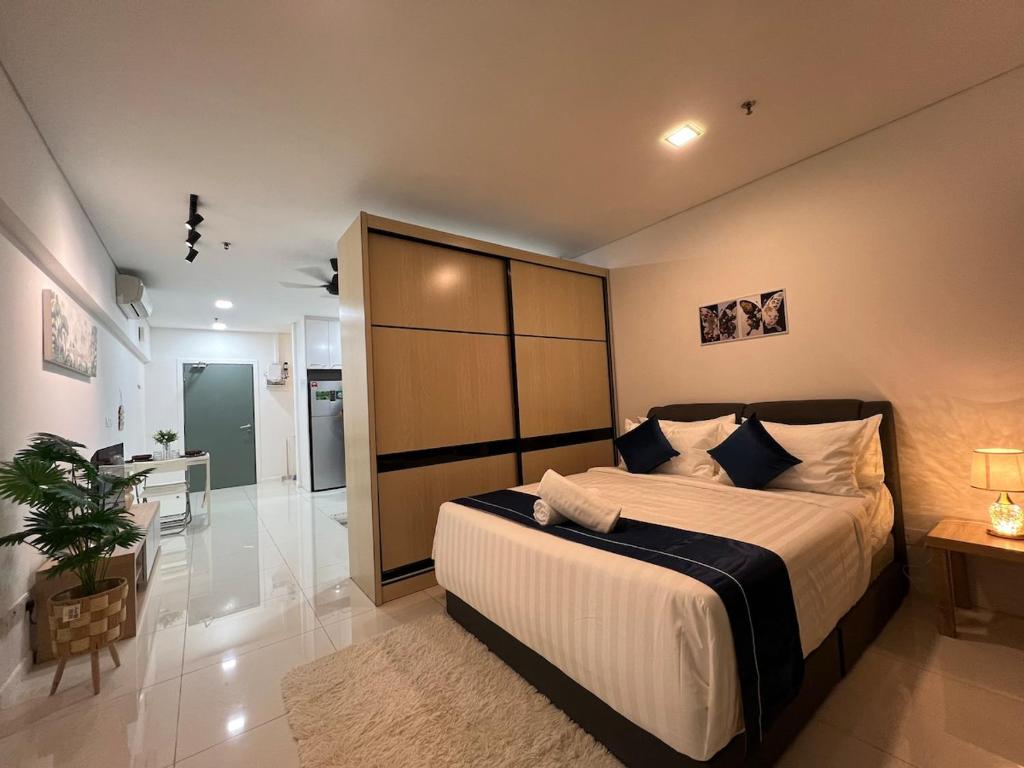 Voodi või voodid majutusasutuse Cozy mercu summer suite 5mint WD KLCC luxury apartment free wifi, netfliix toas