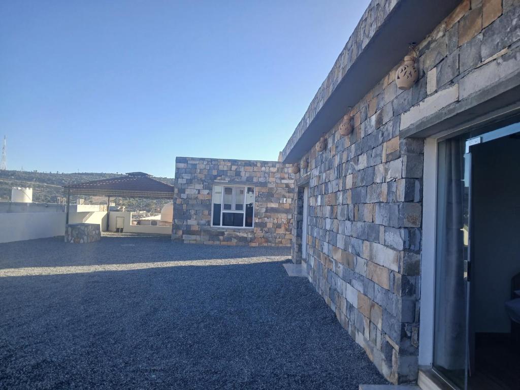 Το κτήριο όπου στεγάζεται  η παραθεριστική κατοικία