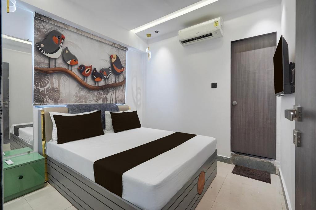 a bedroom with a bed and a painting on the wall at Hotel O Royal Fourtune in Utrān