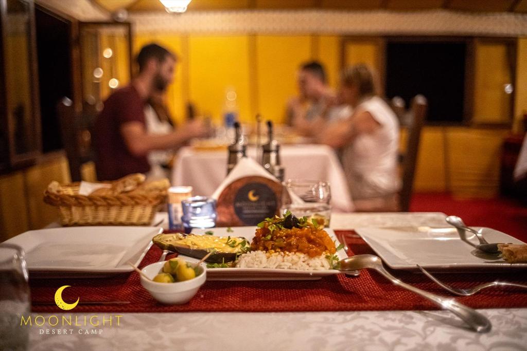 Φαγητό σε οργανωμένο κάμπινγκ ή κάπου εκεί κοντά