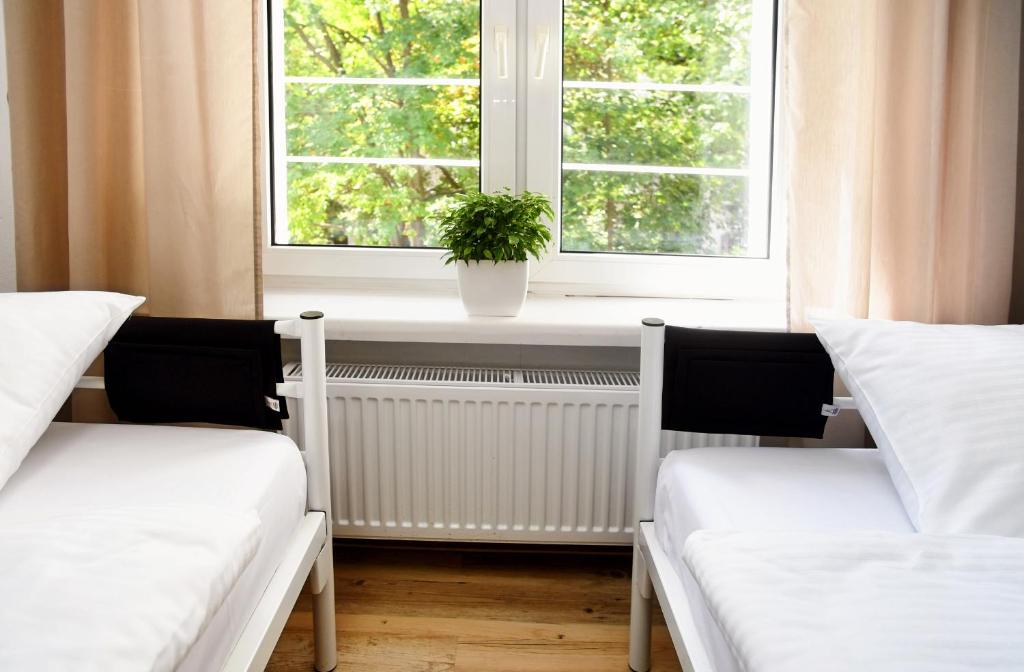 Posteľ alebo postele v izbe v ubytovaní Warsaw Hostel Centrum Private Rooms & Dorms