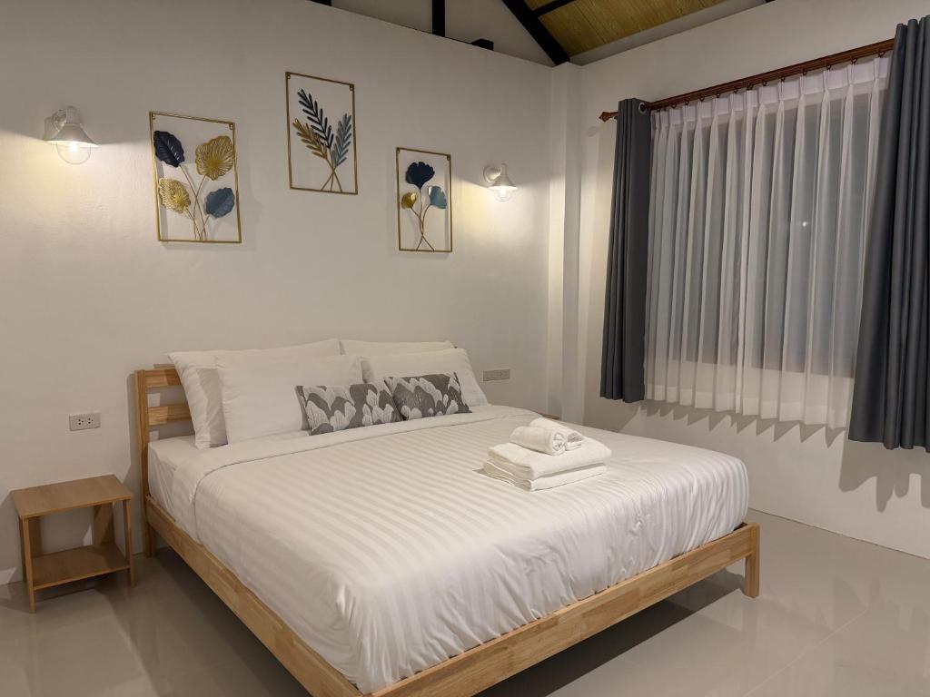 Postel nebo postele na pokoji v ubytování Sea Escape Koh Yao Yai