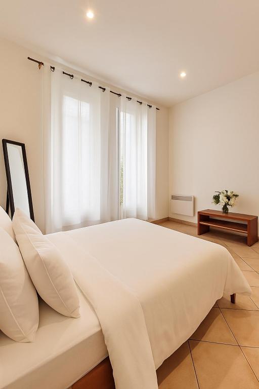Charming & roomy apartment with balcony heart of Nice