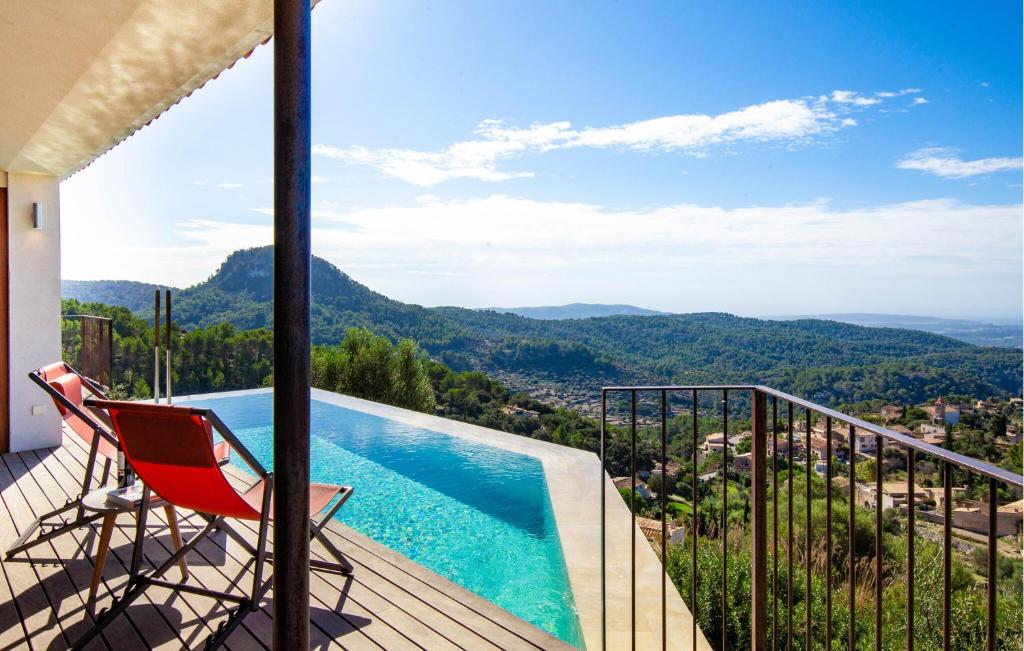 Nespecifikovaný výhled na hory nebo výhled na hory při pohledu z prázdninového domu