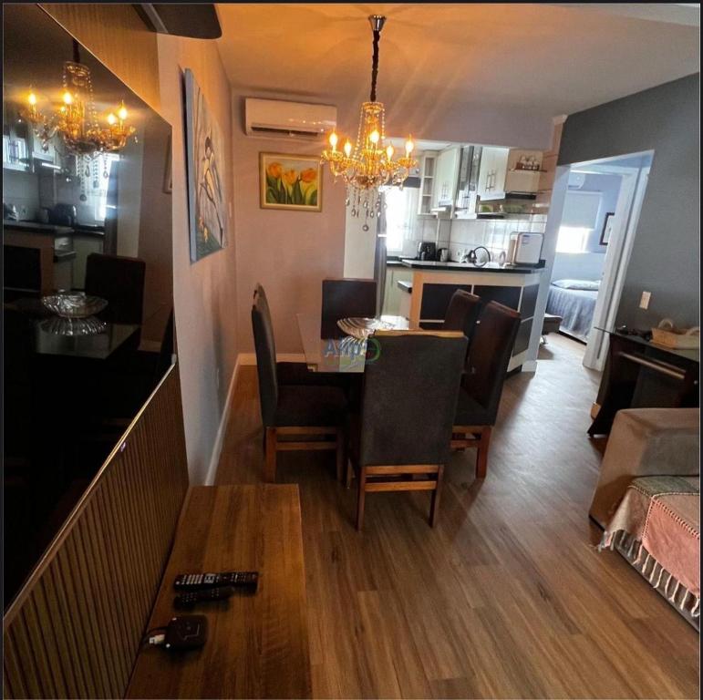 Una cocina o cocineta en Residencial Solar das Bromélias