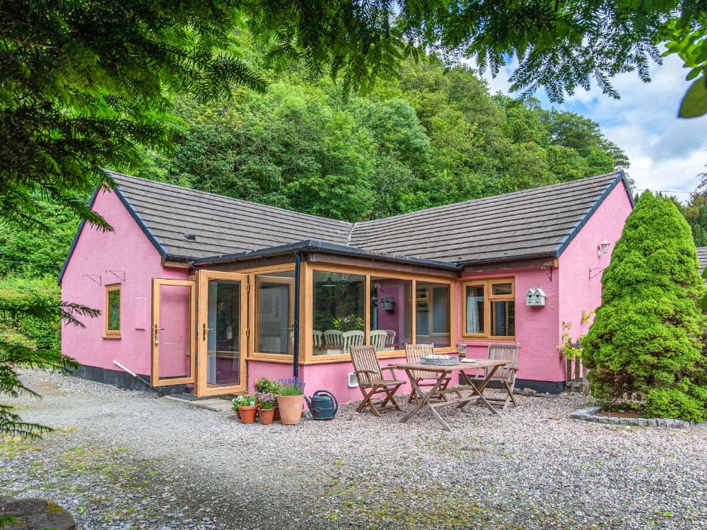 a pink house with a table and chairs at Mountain View in Llawhaden