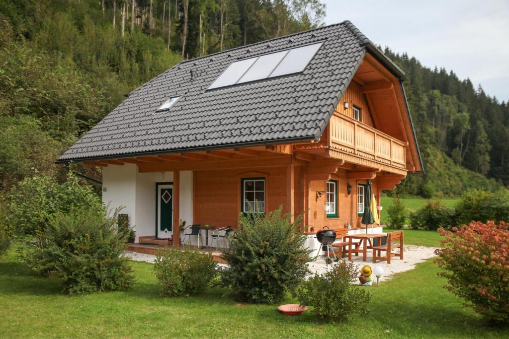 Το κτήριο όπου στεγάζεται  η παραθεριστική κατοικία