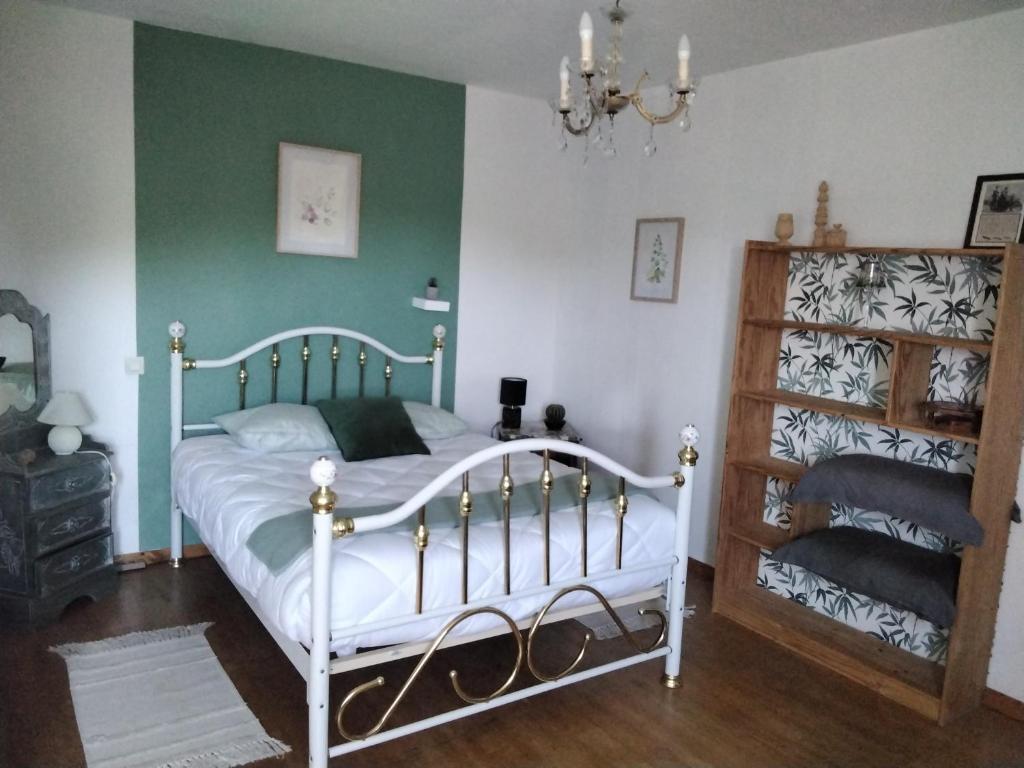 Ένα ή περισσότερα κρεβάτια σε δωμάτιο στο séjour détente à la campagne