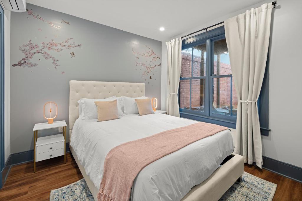 a bedroom with a large bed and a window at 2BR Capitol hill delight, with private parking in Washington