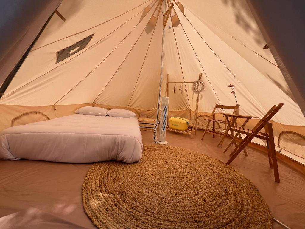 Postel nebo postele na pokoji v ubytování Glamping La Bellota