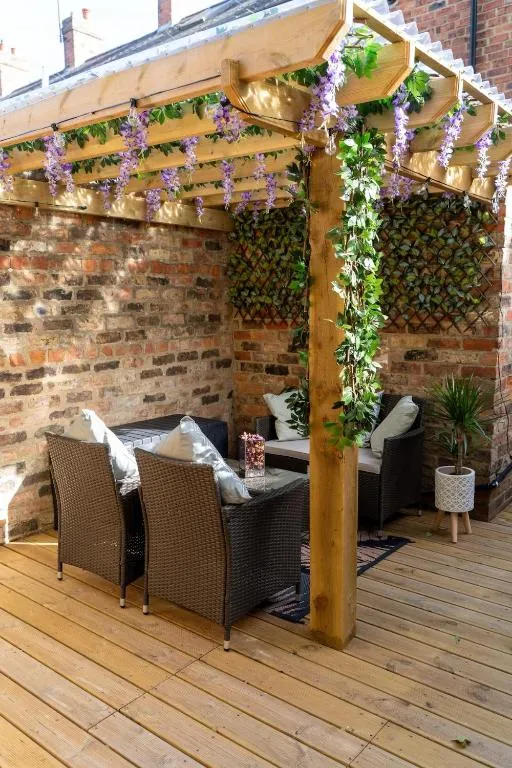 Garden Gazebo, Free Parking & 20 minutes walk to City