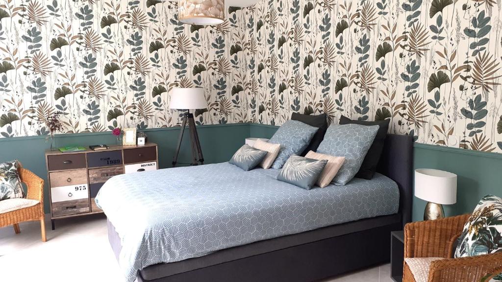 Ένα ή περισσότερα κρεβάτια σε δωμάτιο στο Prés de Giverny - Bienvenue AUX ARPENTS VERTS