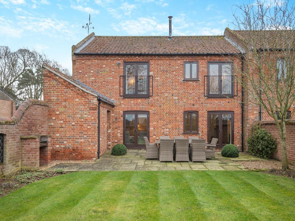 SculthorpeにあるWoodpecker Barn - Cwlのレンガ造りの家