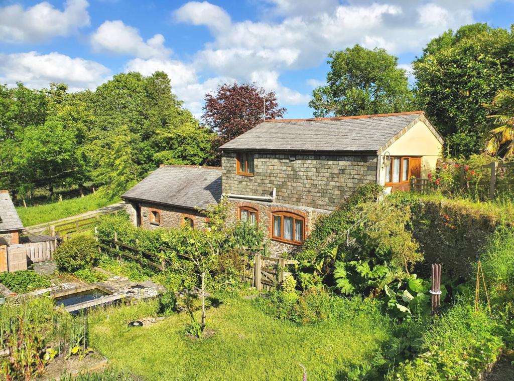 Vườn quanh Sunflowers Barn