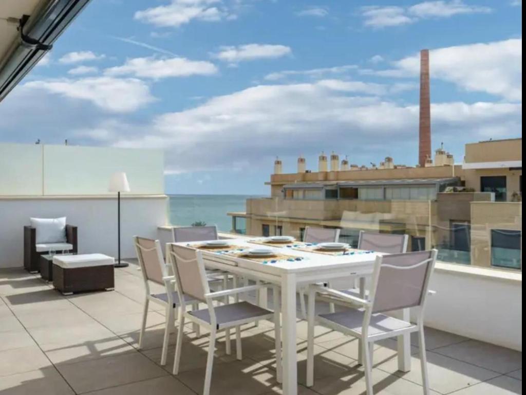 H2M Pacifico Seaview & Terrace & Common Pool