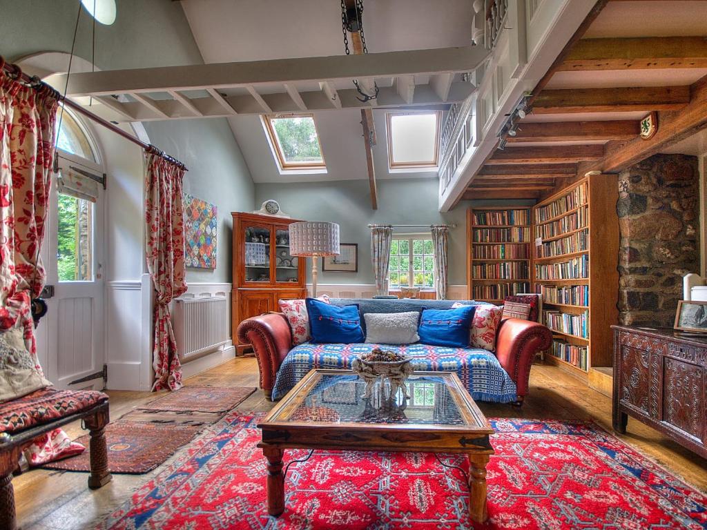 a living room with a couch and a table at Ty Hir-Qc925 in Dolbenmaen