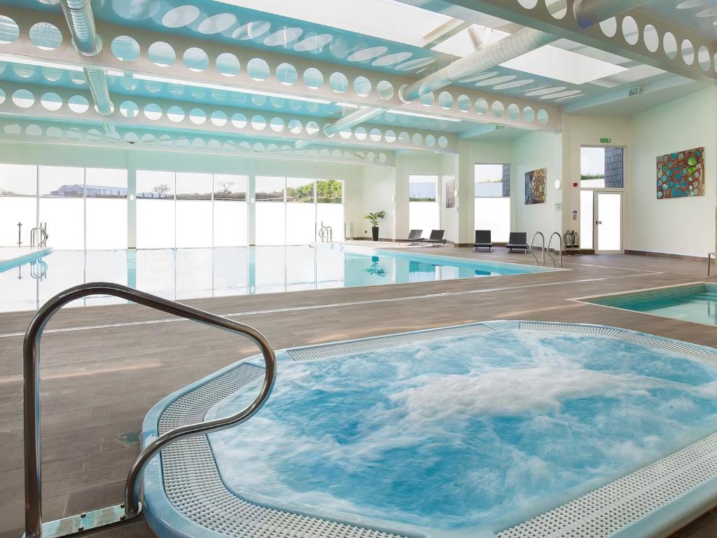 Swimmingpoolen hos eller tæt på Una Argentum 63 Carbis Bay