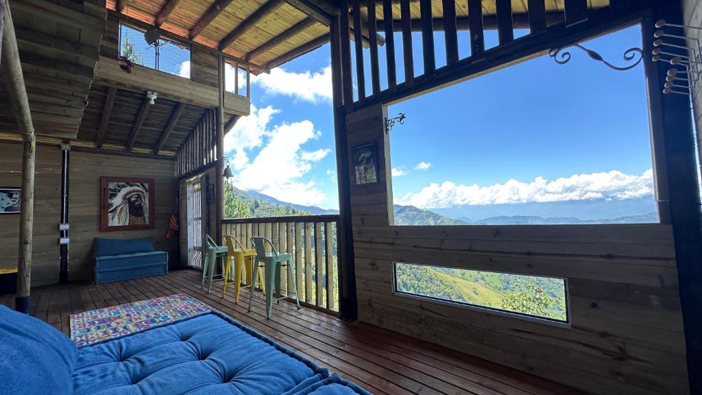 LA CASA EN EL AIRE - Abejorral