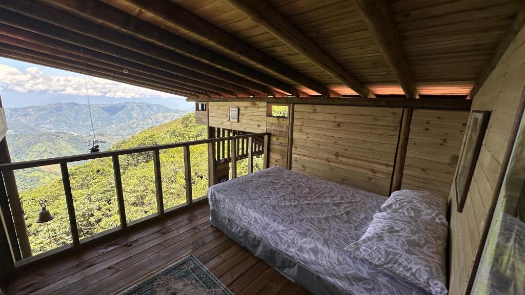 LA CASA EN EL AIRE - Abejorral