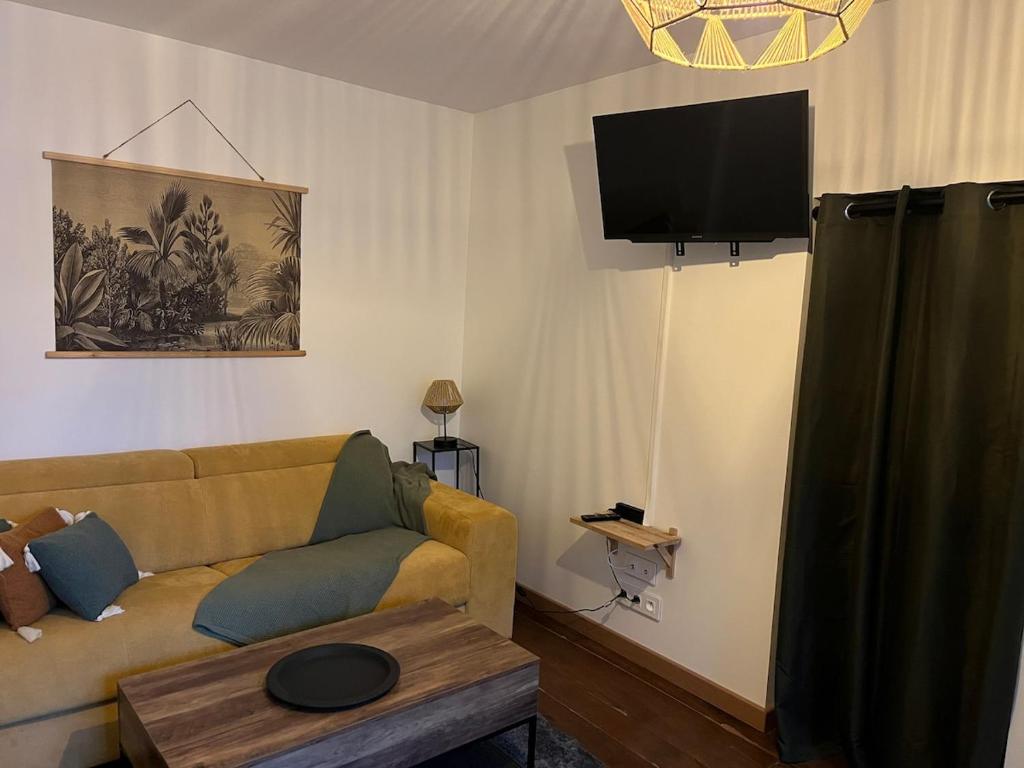 Fotografie z fotogalerie ubytování Renovated apartment intra muros v destinaci Langres