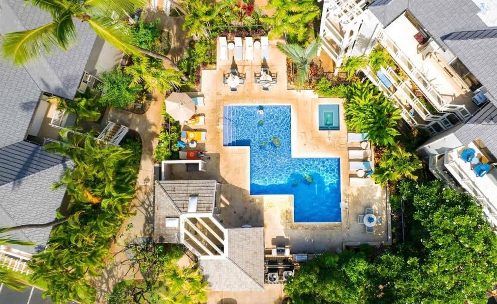 an overhead view of a house with a swimming pool at Serene Maui Retreat Walk to Beach & Shops in Wailea
