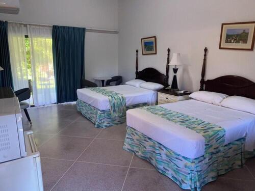 Postel nebo postele na pokoji v ubytování Cortsland Hotel