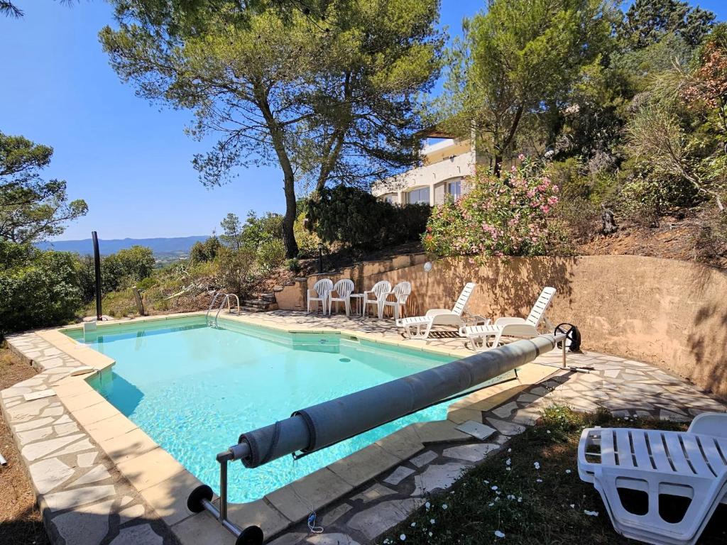 Πισίνα στο ή κοντά στο Inviting holiday home in Pierrerue