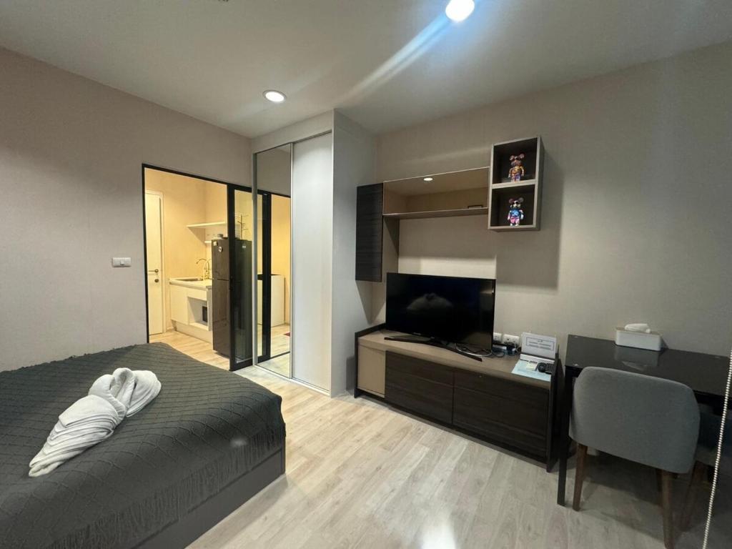 a bedroom with a bed and a desk and a television at ห้องพัก แบบ Studio ติดเซ็นทรัลเวสเกต in Ban Bang Krabu