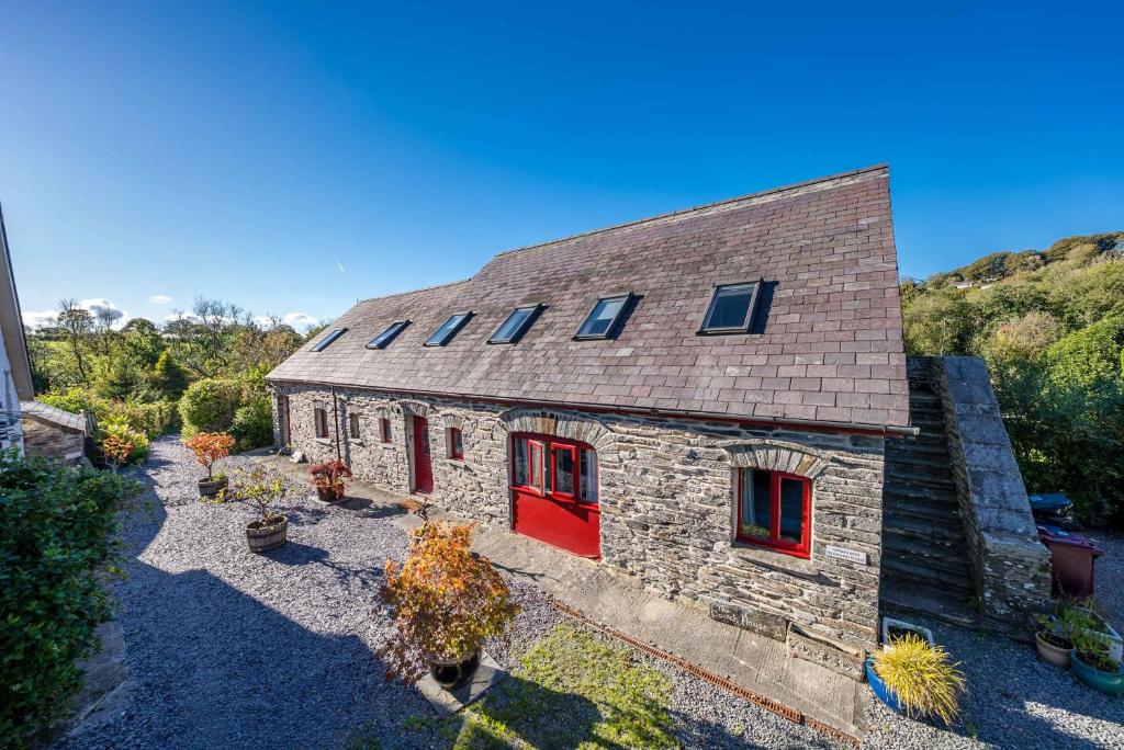 Το κτήριο όπου στεγάζεται  η παραθεριστική κατοικία