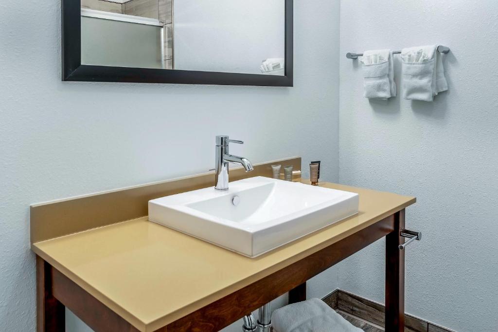Riverview Inn & Suites, Ascend Hotel Collection - 