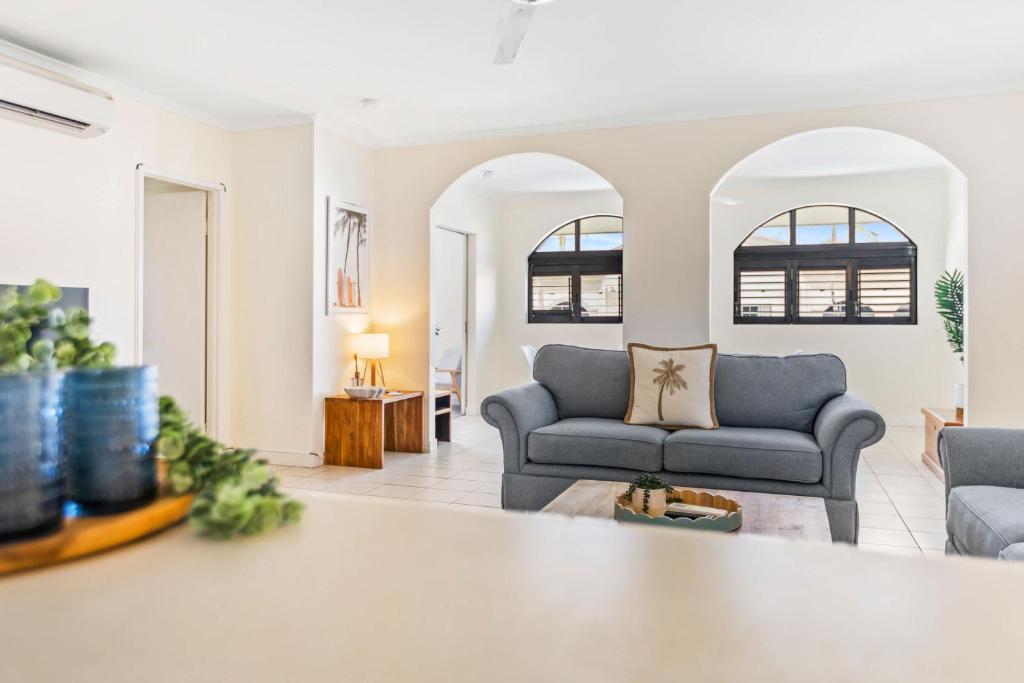 Posezení v ubytování Salt & Sand Palm Cove Pools, Spa, Café & Bar