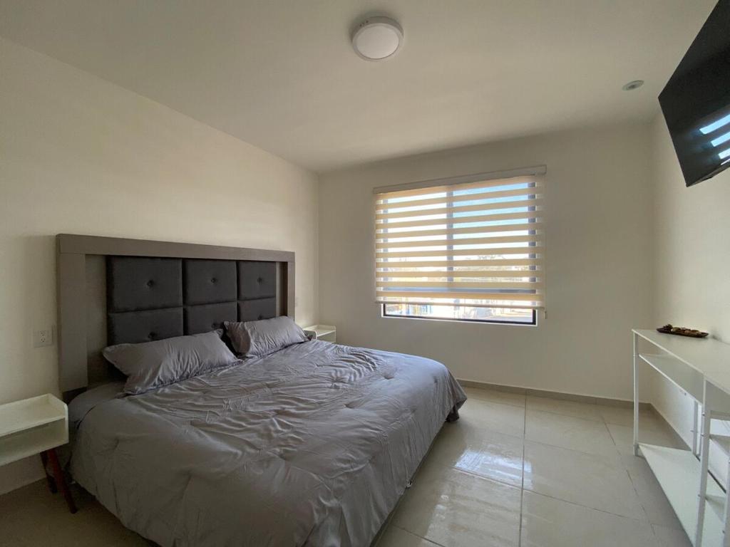 Ένα ή περισσότερα κρεβάτια σε δωμάτιο στο Beautiful downtown apartment in San Luis Potosí