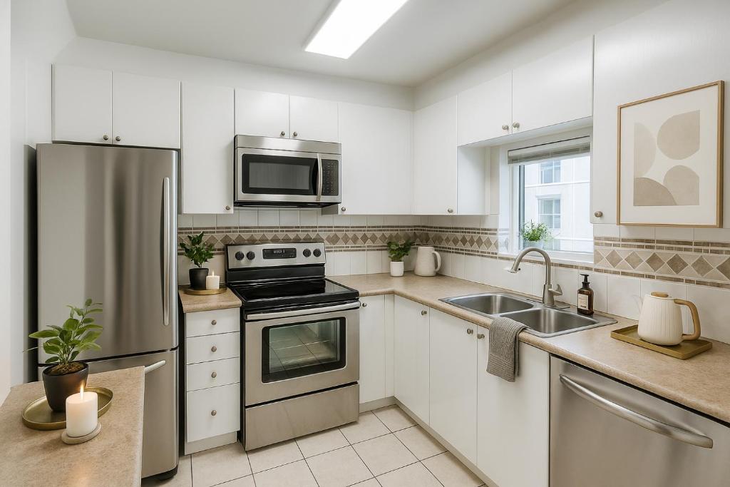 Kuchyň nebo kuchyňský kout v ubytování Chic 2-Bedroom Haven in Vibrant Coal Harbour