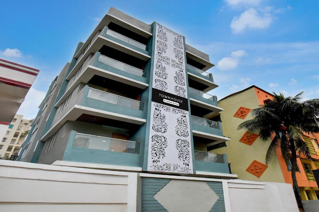 a building with a sign in front of it at Super Townhouse Pimple Nilakh Pune in Dāpuri
