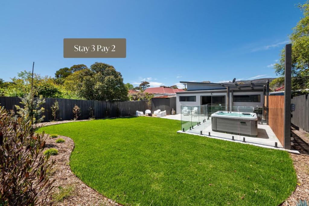 Κήπος έξω από το Kennington Beach Getaway with Spa