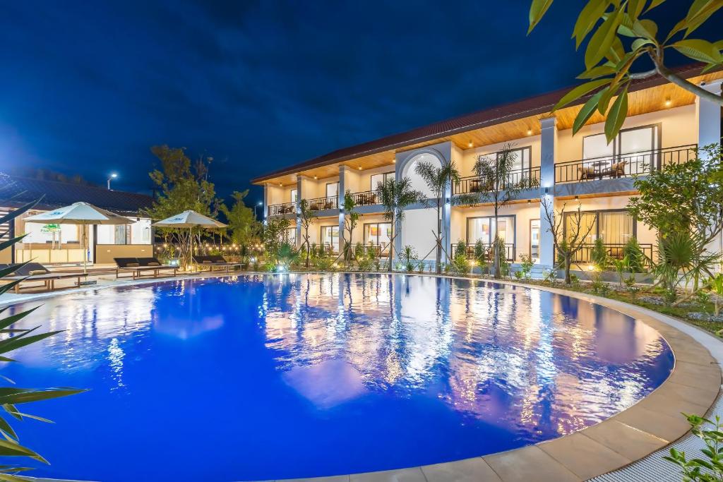 Bazén v ubytování Paradise Mountain View Resort nebo v jeho okolí