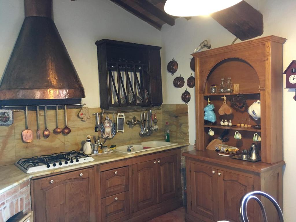 Kuchnia lub aneks kuchenny w obiekcie Casale Le Querce