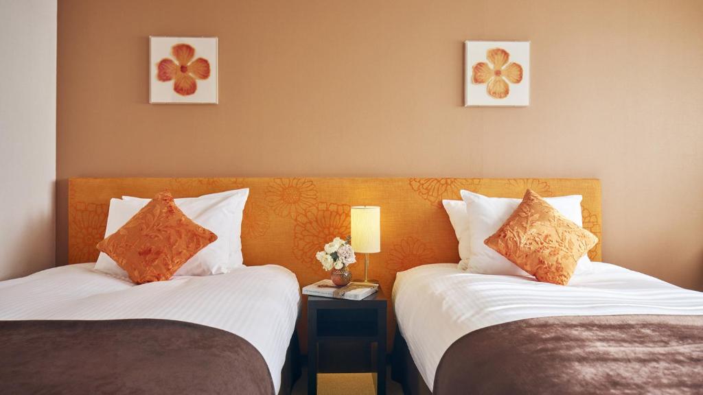 Ένα ή περισσότερα κρεβάτια σε δωμάτιο στο アルソア女神の森 美ウェルネスリトリート